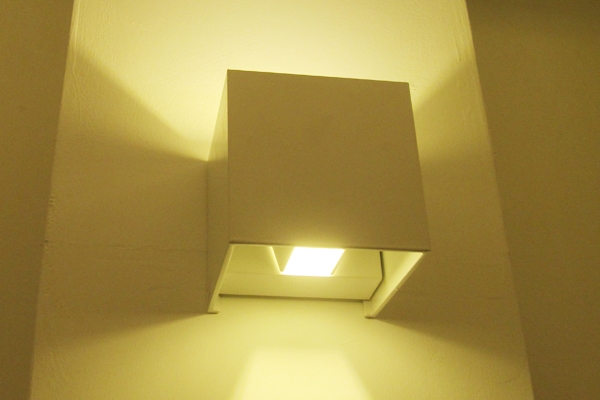 đèn LED gắn tường ngoài trời LWA 803